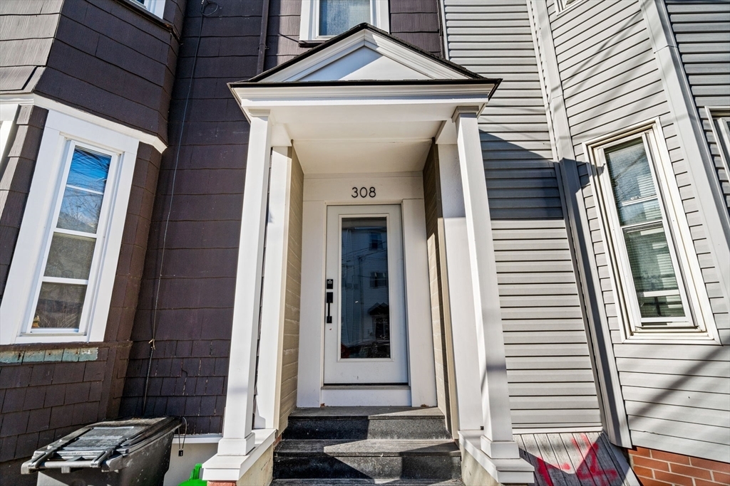Building Photo - 309 Saratoga St