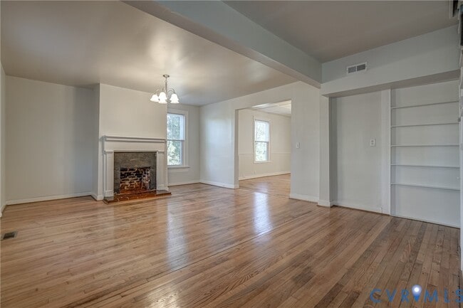 Building Photo - 5277 River Rd W