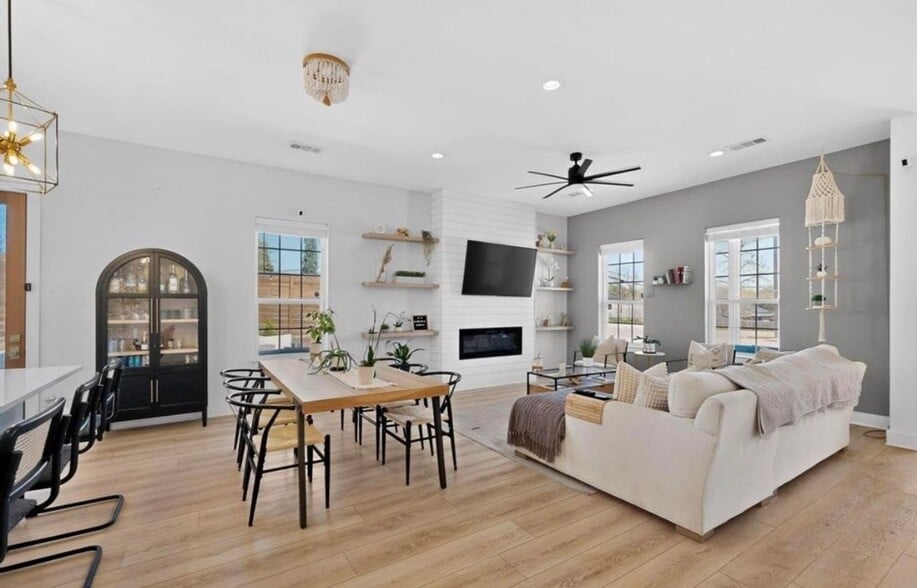 Building Photo - 3889 Sam Cir