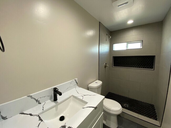 Building Photo - NEW (2022) 4BD/2BA