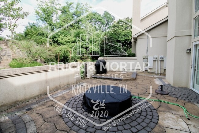 Building Photo - 613 Chapel Point Ln