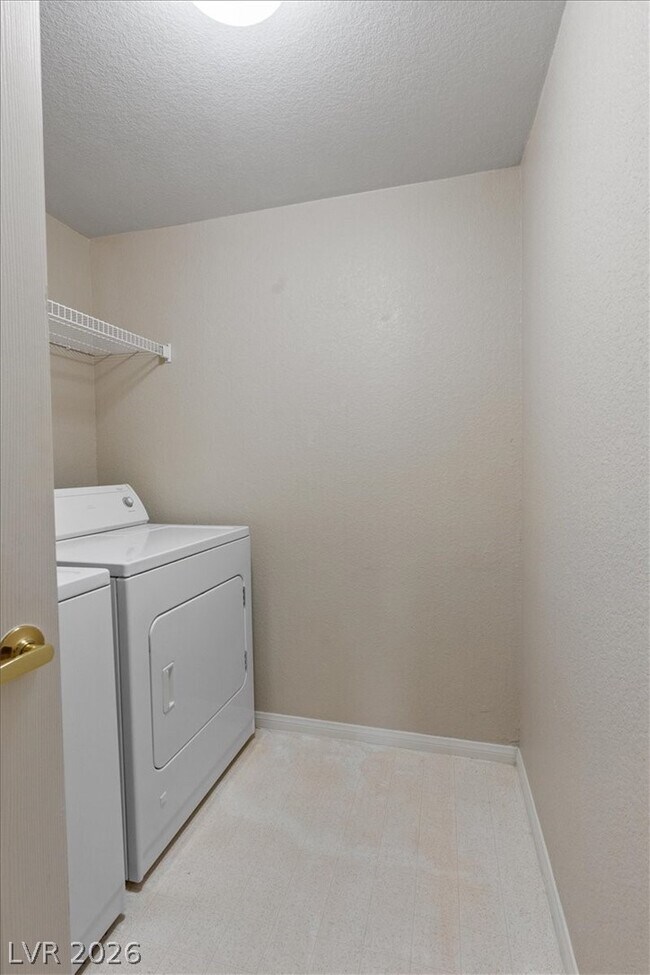 Building Photo - 10550 W Alexander Rd