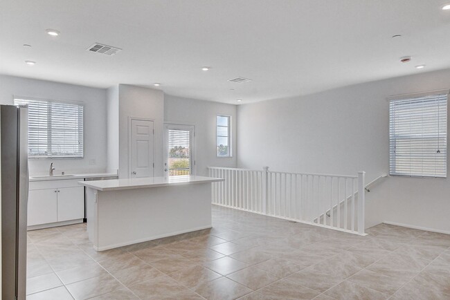 Building Photo - BRAND NEW TOWNHOME OFF 215 AND RUSSELL * N...