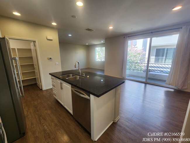 Building Photo - Upland 3 Bedroom Condo