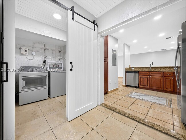 Building Photo - 10505 SW 153rd Ct