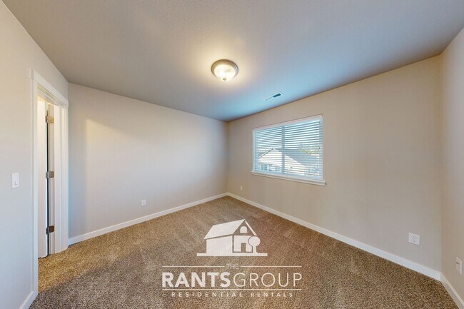 Building Photo - Beautiful Newer Construction!  Easy I5 access & JBLM Commute!