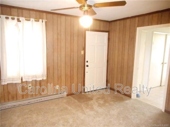 Building Photo - 5500 Larchmont Ave
