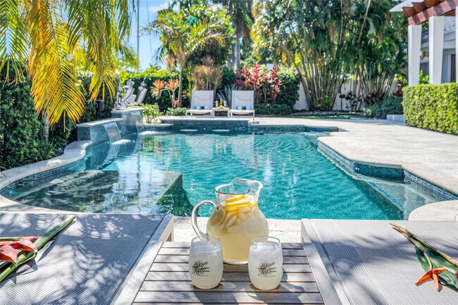 Building Photo - 74 Nurmi Dr