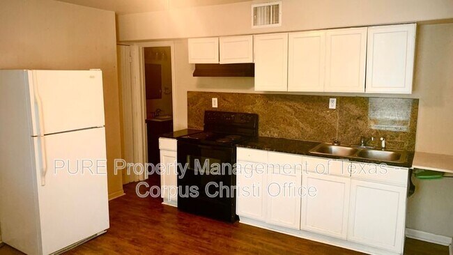 Building Photo - 901 Furman Ave