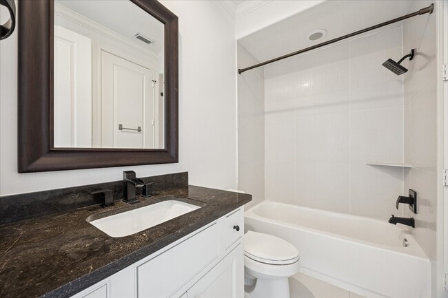 Building Photo - 3850 Glen Arbor Dr