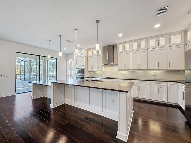 Building Photo - 10701 Laurel Vista Way