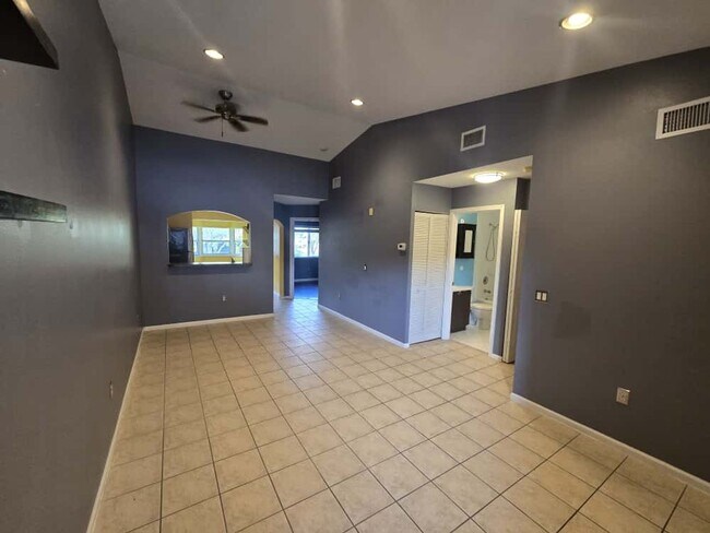 Building Photo - Spacious Briar Bay Rental in Gated Community