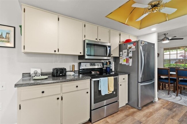 Building Photo - 2123 Sea Pines Ct