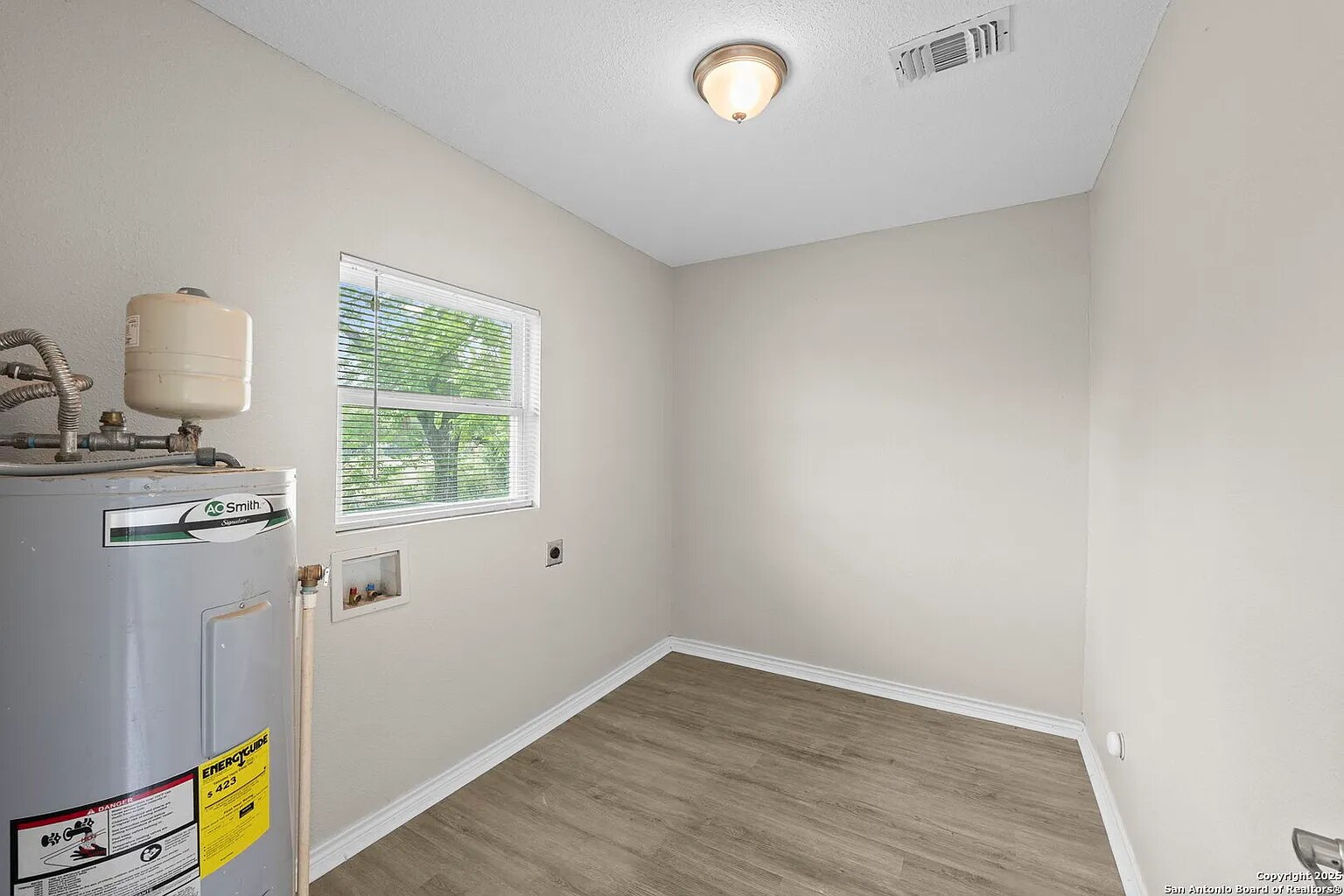 Building Photo - 8831 Hunters Creek St