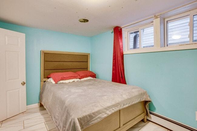 Building Photo - 787 S 13th St