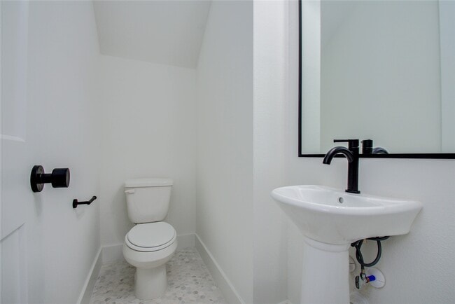 Building Photo - 3206 Live Oak St