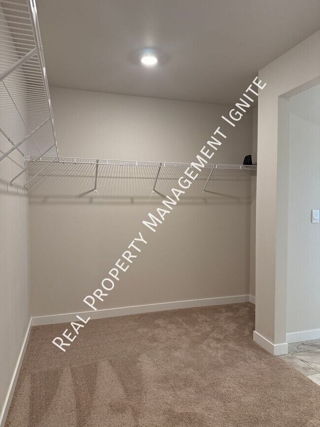 Building Photo - 21237 SE Pelee Dr