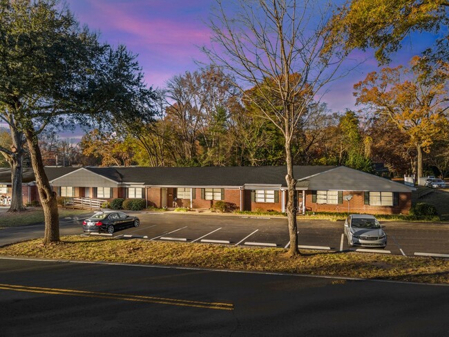 Interior Photo - SH302-Chamberlain Oaks Apartments (CHO)