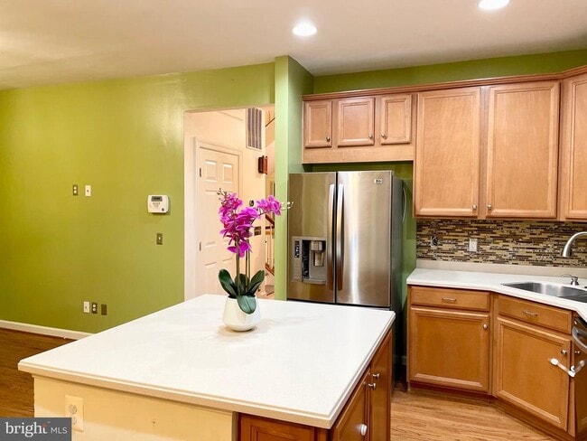 Building Photo - 9135 Silvershadow Ct