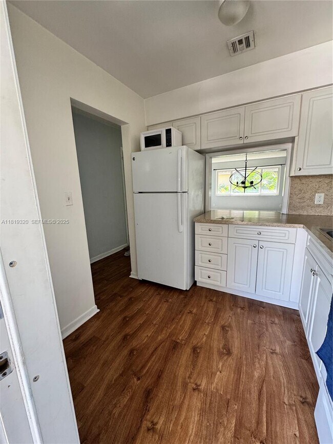 Building Photo - 2701 NE 1st St