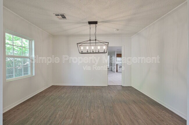 Building Photo - 713 SW 25th St