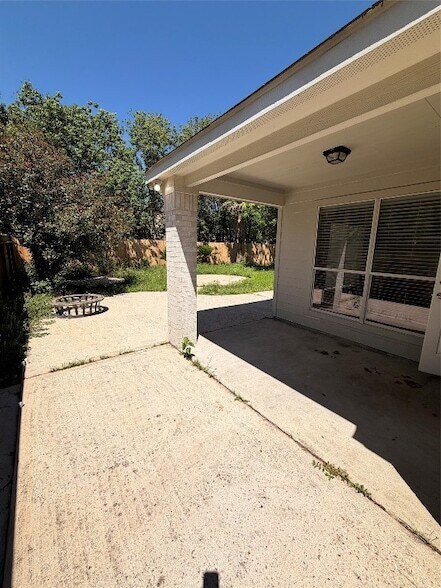 Building Photo - 906 Taylor Ridge Dr