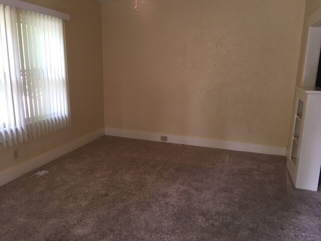 Building Photo - 1426 West 2nd St N