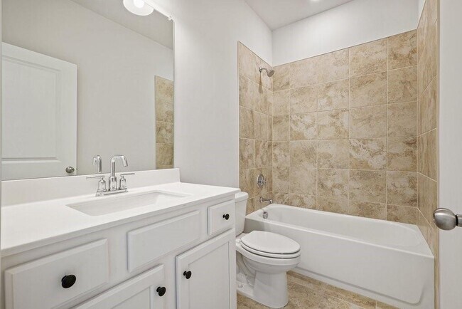 Building Photo - 4240 Hickory Pne Aly