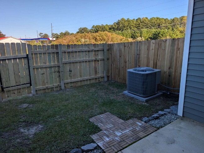 Building Photo - 604 Jacks Xing Dr