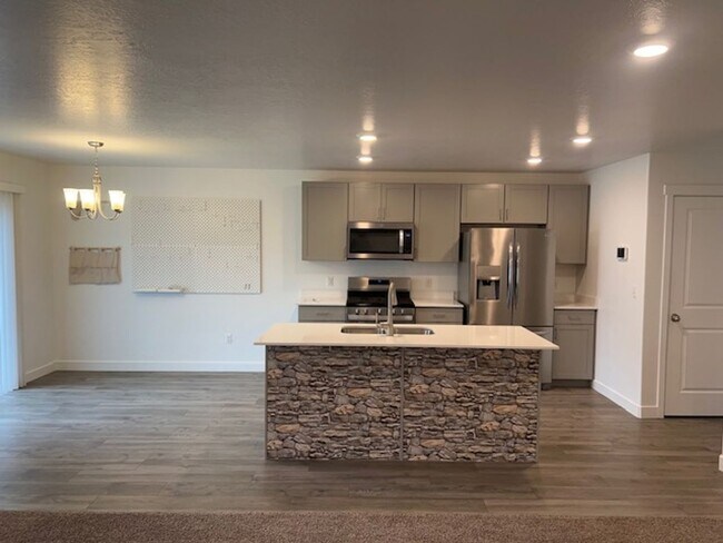 Building Photo - Gorgeous home in Payson, UT