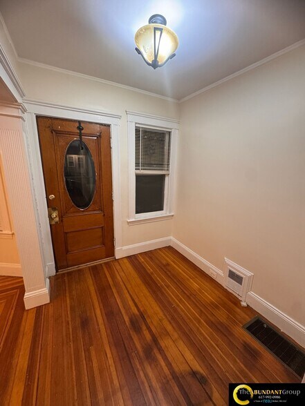 Building Photo - 11 Fairfield St