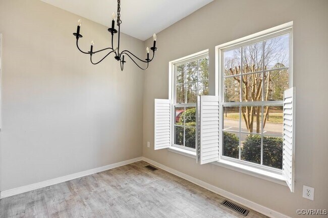 Building Photo - 2805 Queensland Dr