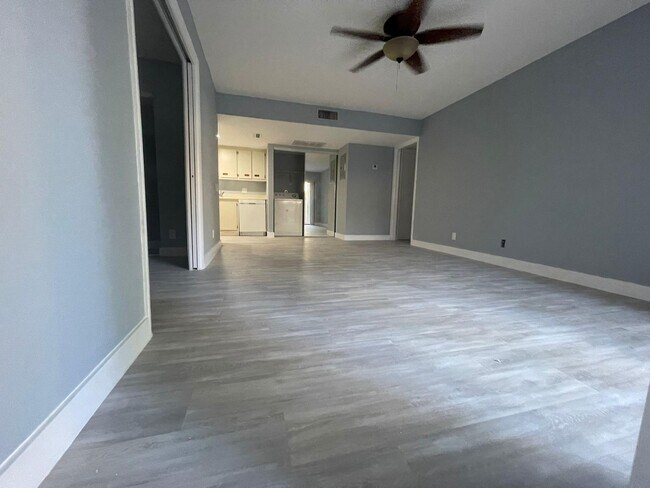 Building Photo - 602 Executive Center Dr