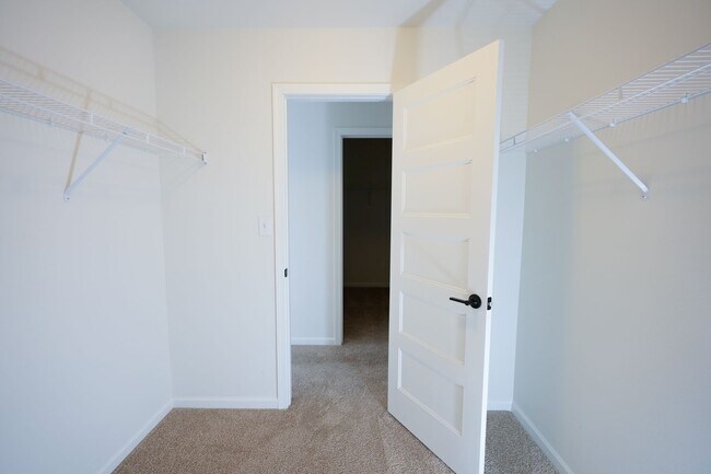 Building Photo - 245 Hollyhock Dr