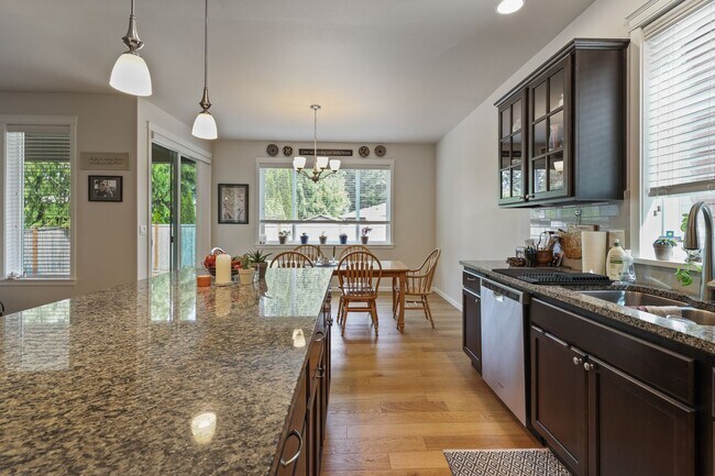 Building Photo - 5 bedroom high efficient home - Olympia Sc...