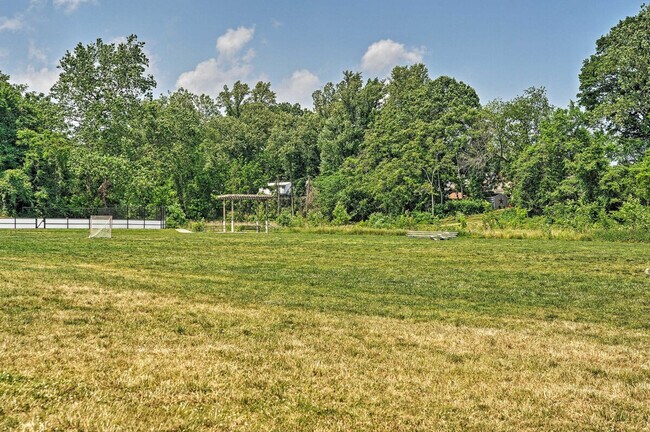 Building Photo - 1414 Regester Ave