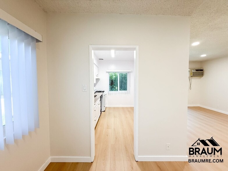Building Photo - 5433 Sepulveda Blvd