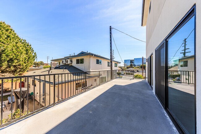 Building Photo - 1954 Purdue Ave