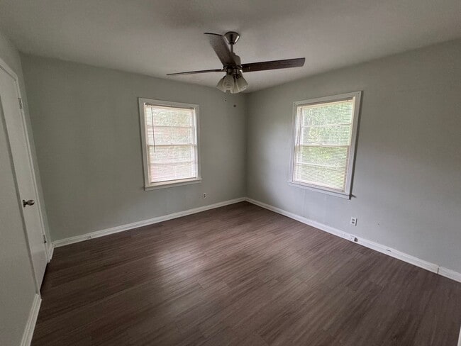 Building Photo - Updated Central Waco Home