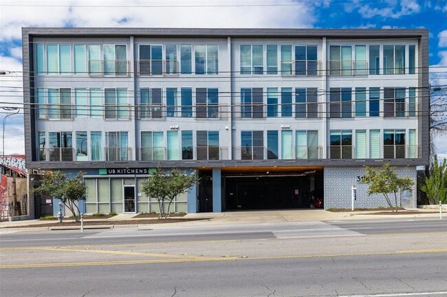 Building Photo - 3114 S Congress Ave