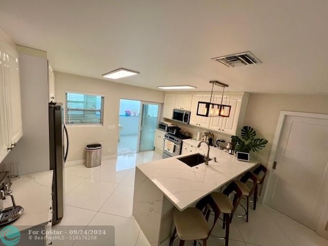 Building Photo - 327 Lancaster St