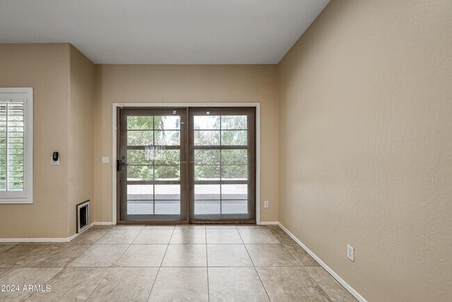 Building Photo - 12818 W Mulberry Dr