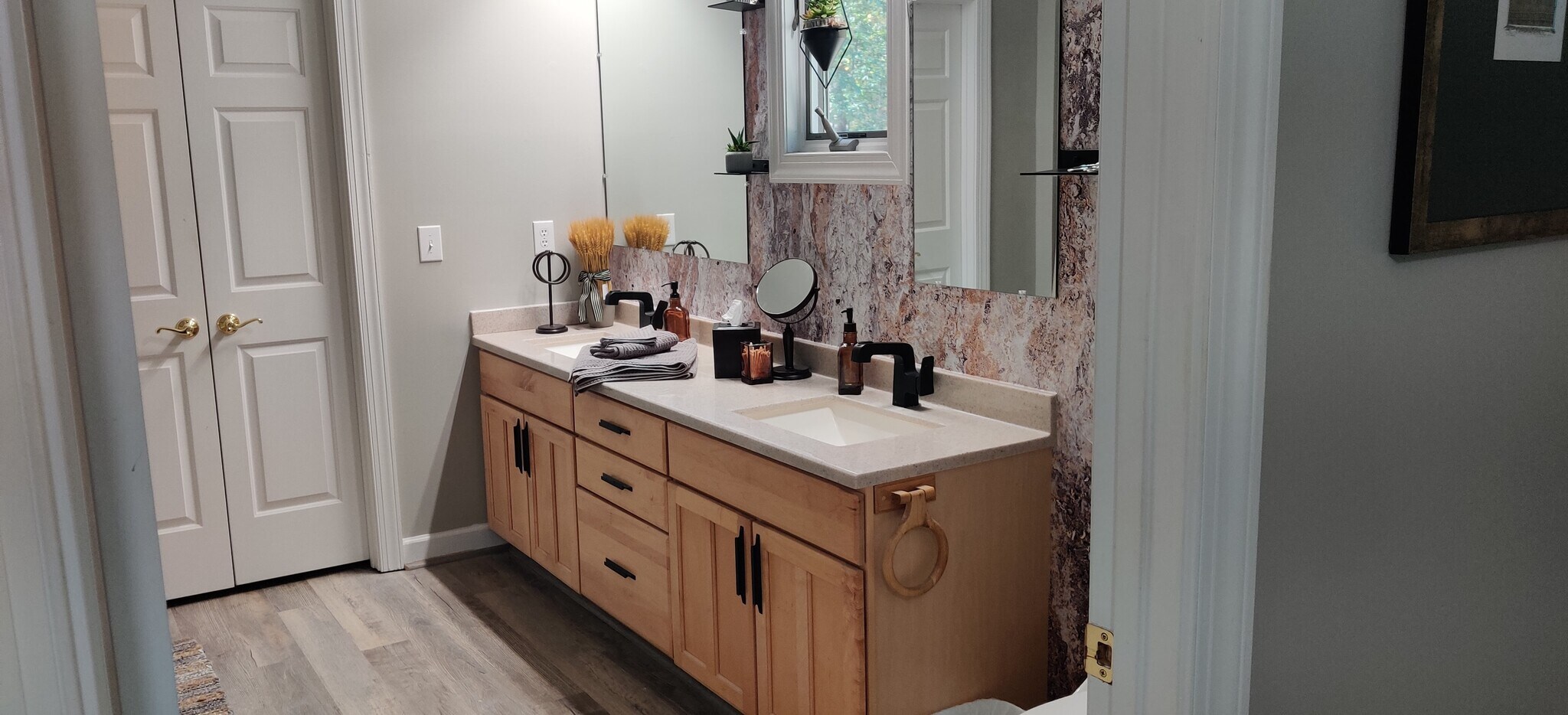 Building Photo - 250 Paddock Dr