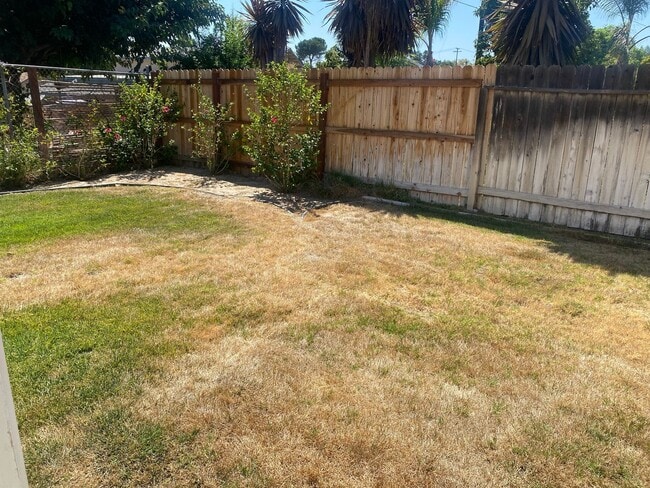 Building Photo - 2 story 4 bed, 2 bath home with yard