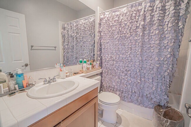 Building Photo - Spectacular 5-Bedroom Home with Private Po...