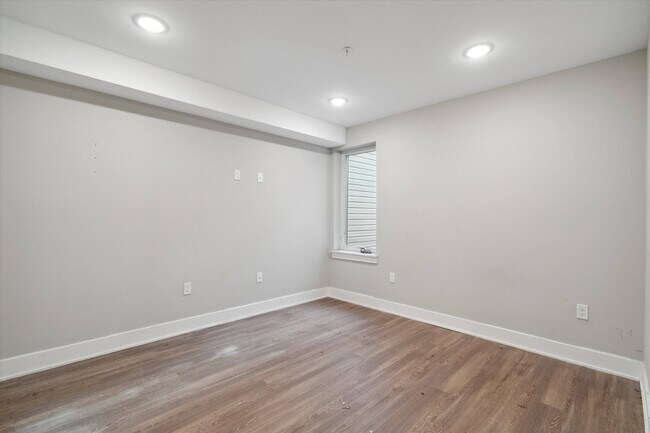 Building Photo - 1618 N Sydenham St