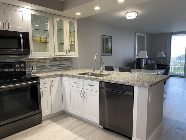 Building Photo - 2929 S Ocean Blvd