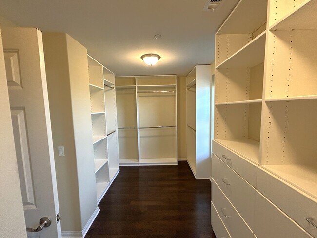 Building Photo - NATURE TRAIL CHINO  (5 BED, 2.5 BATH)