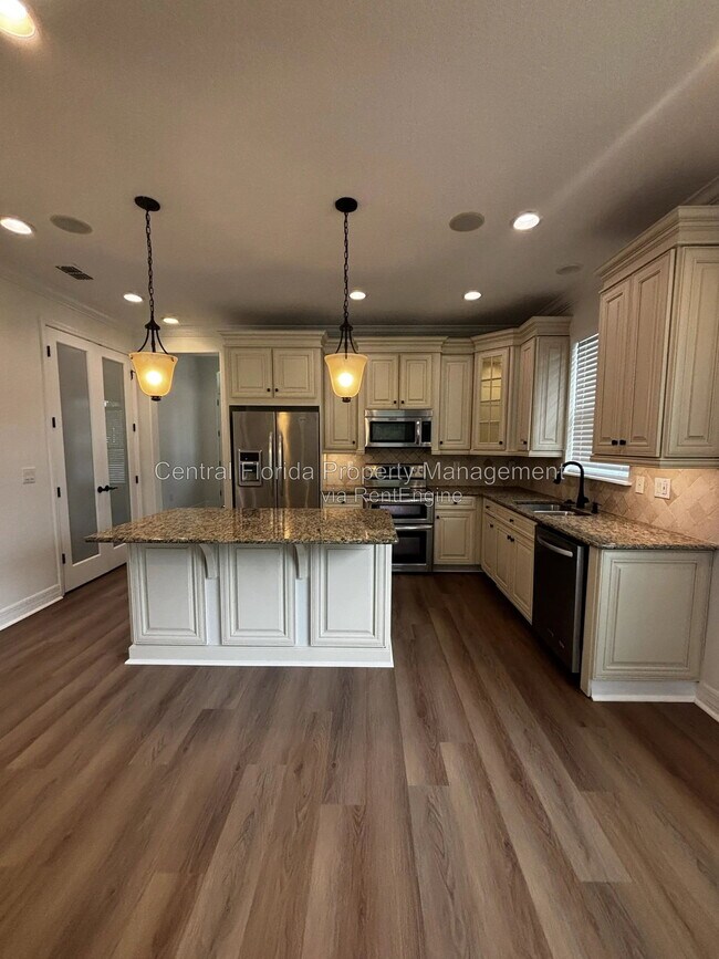 Building Photo - 8998 Fullerwood Ave