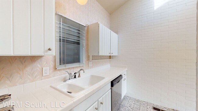 Building Photo - 10905 Glen Acres Dr S